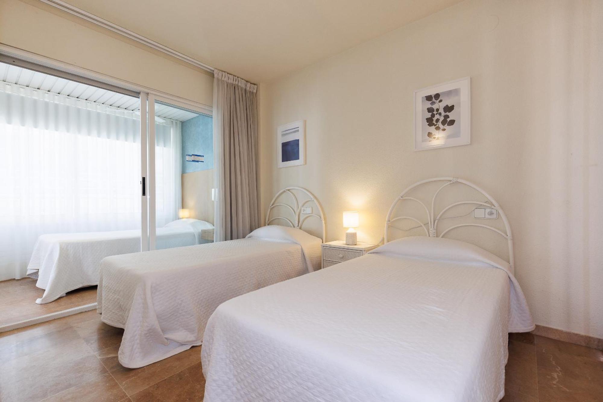 Uhc Center Apartments Salou Szoba fotó