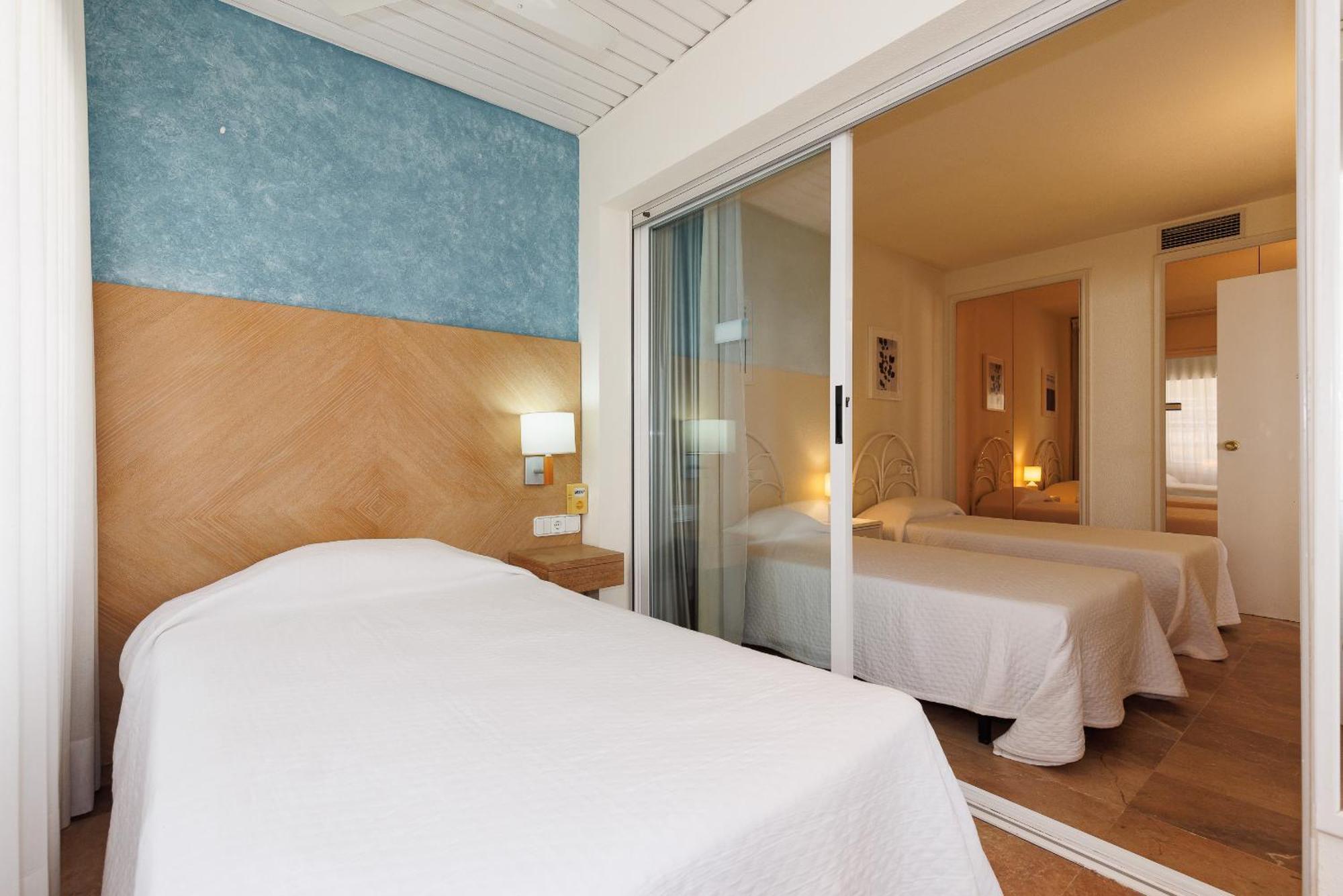 Uhc Center Apartments Salou Szoba fotó