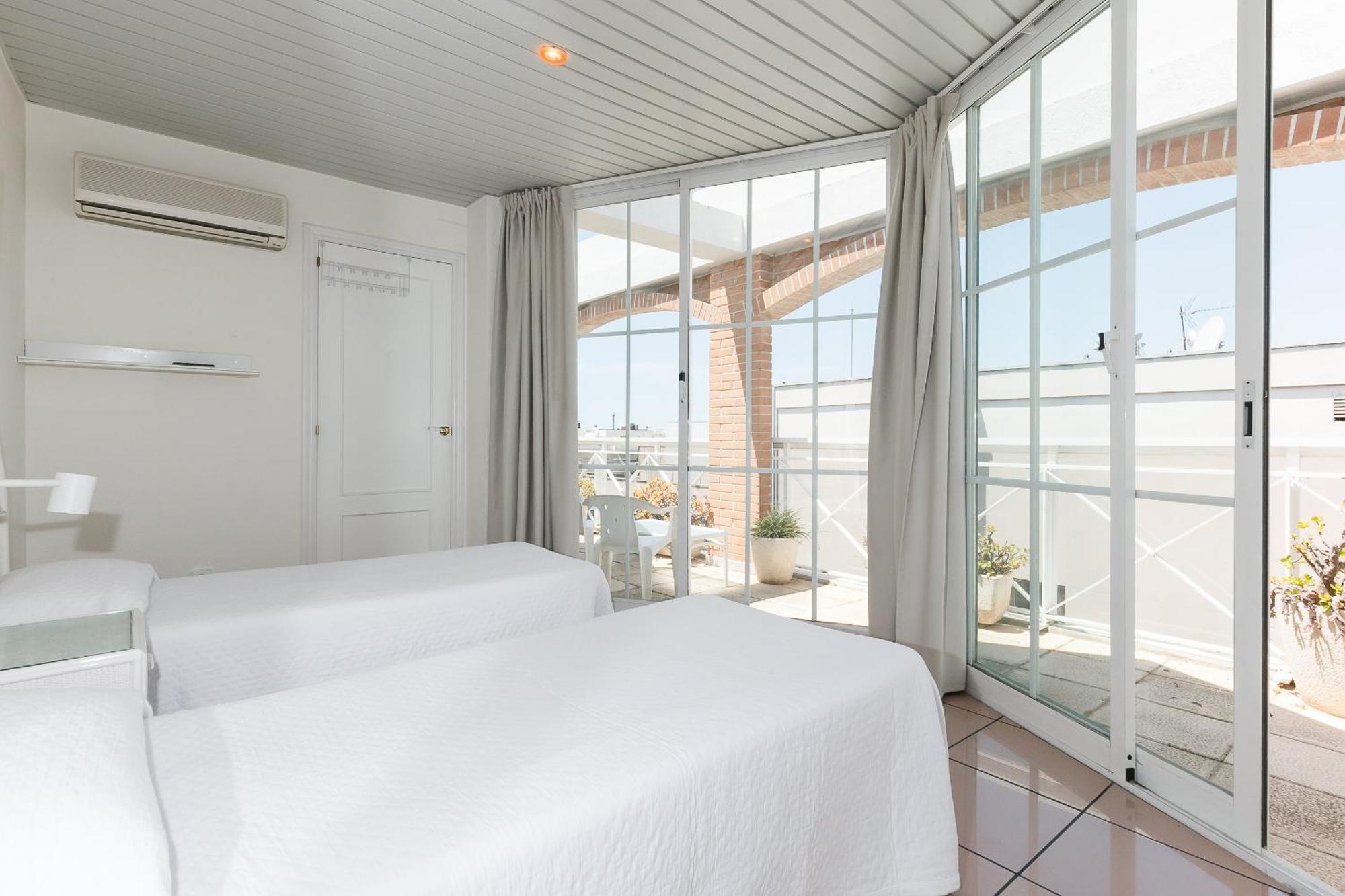 Uhc Center Apartments Salou Szoba fotó